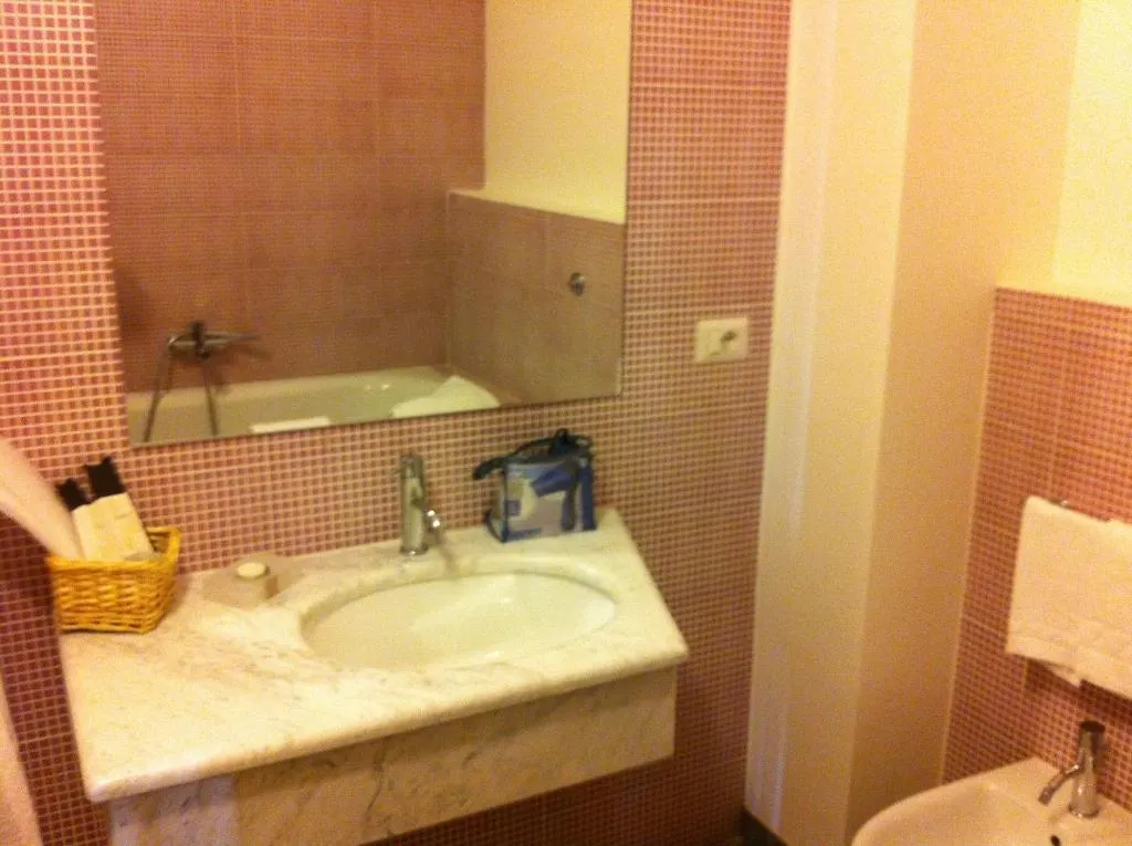 Bcomfort Hotel Cagliari 0*,  Italia